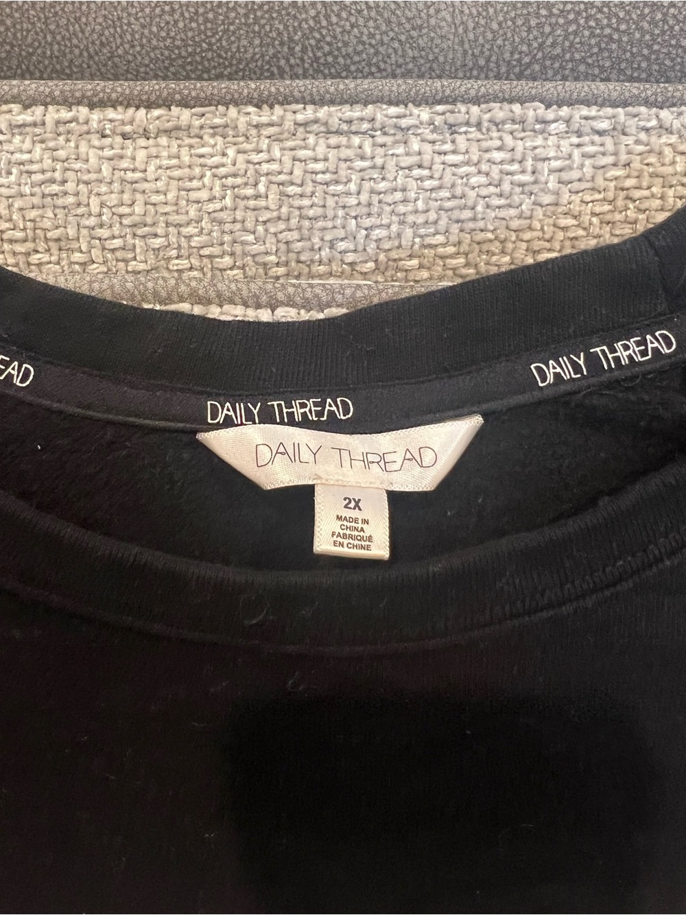 Cropped Black Raglan Sweatshirt - Daily Thread - Picture 2 of 3